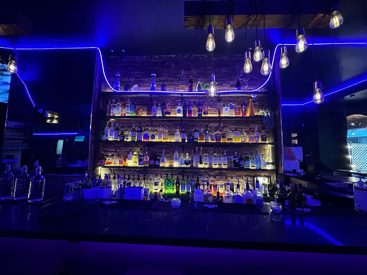 Vibe, New village pizzeria and bar