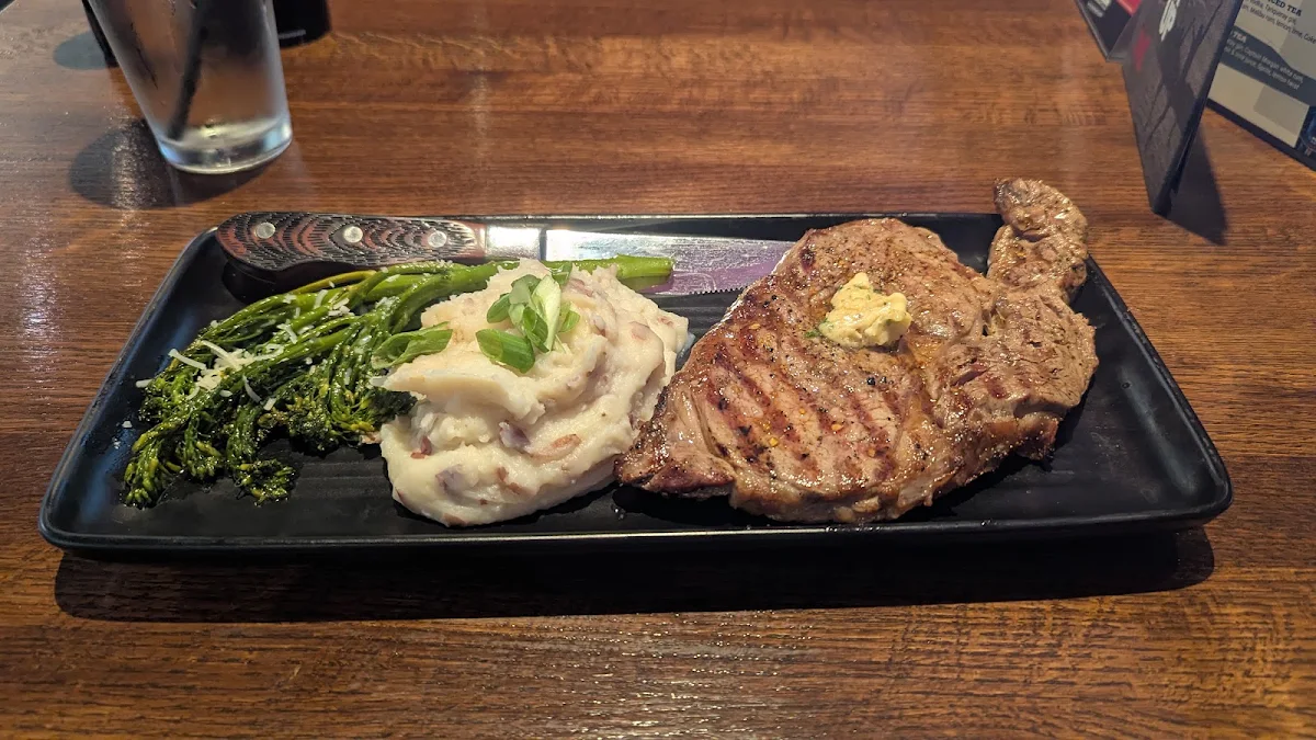 Food & drink, MR MIKES SteakhouseCasual
