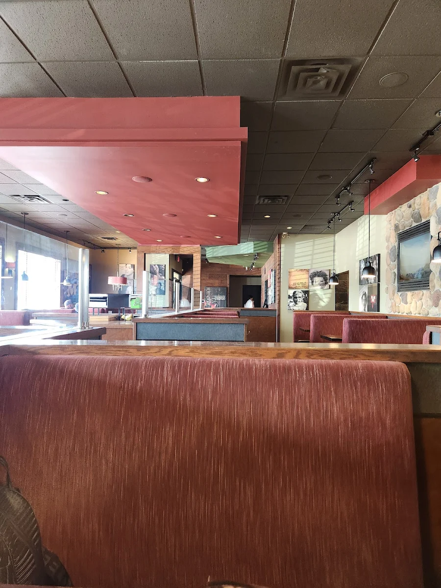Vibe, MR MIKES SteakhouseCasual
