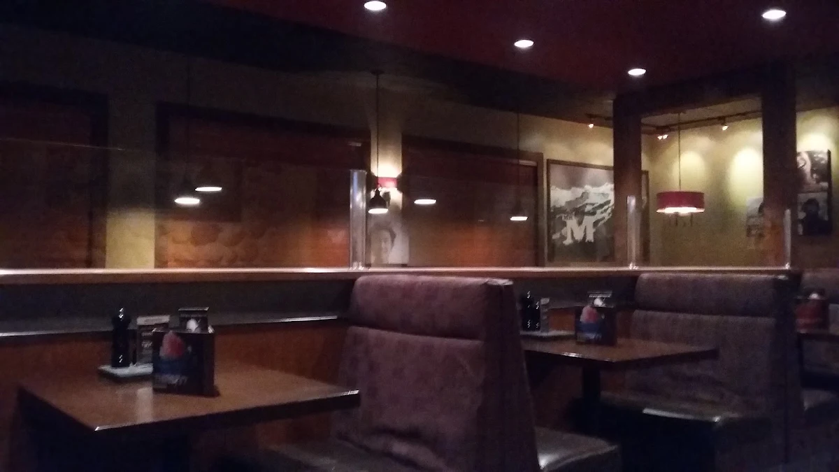 Vibe, MR MIKES SteakhouseCasual