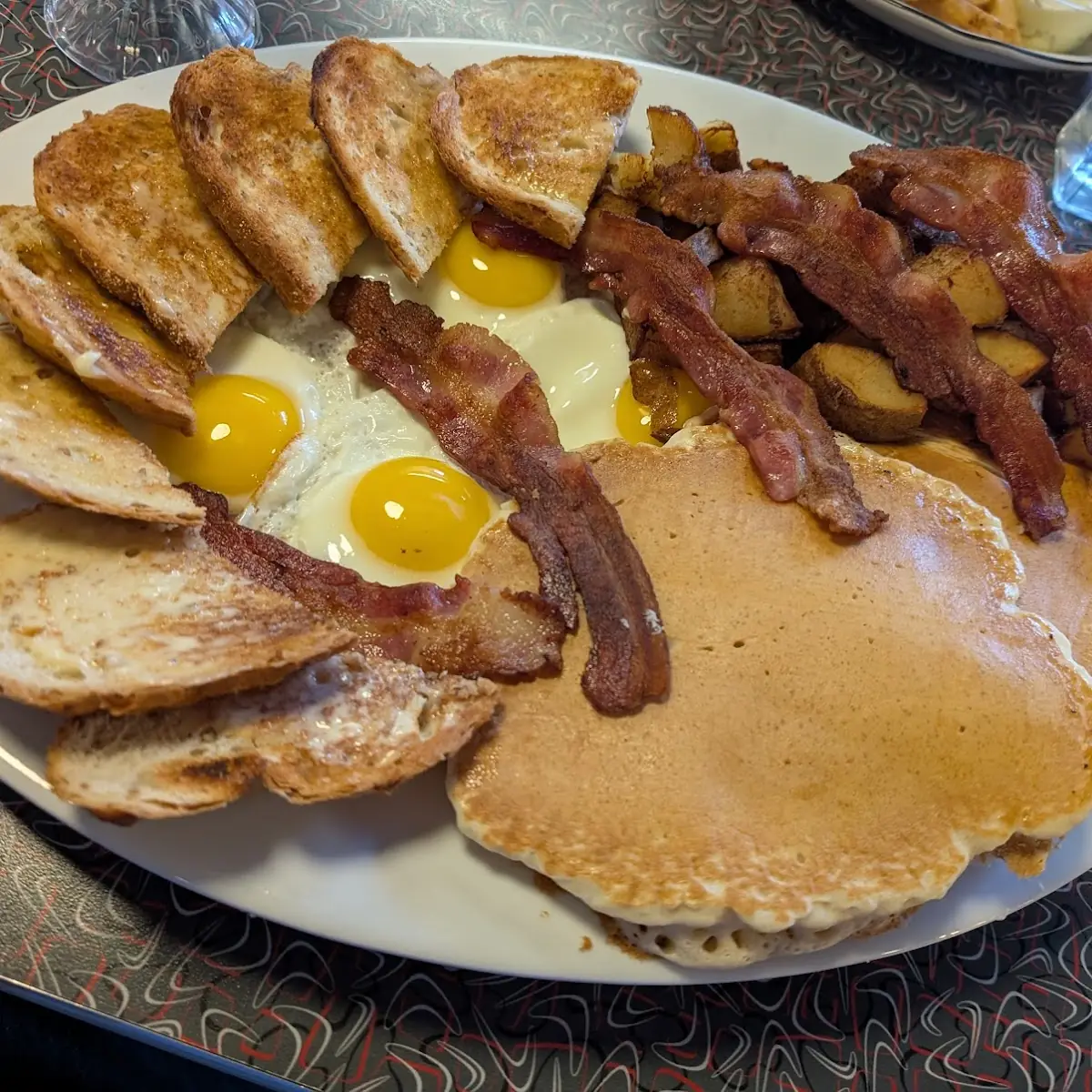 Food & drink, Hi-Lite Restaurant