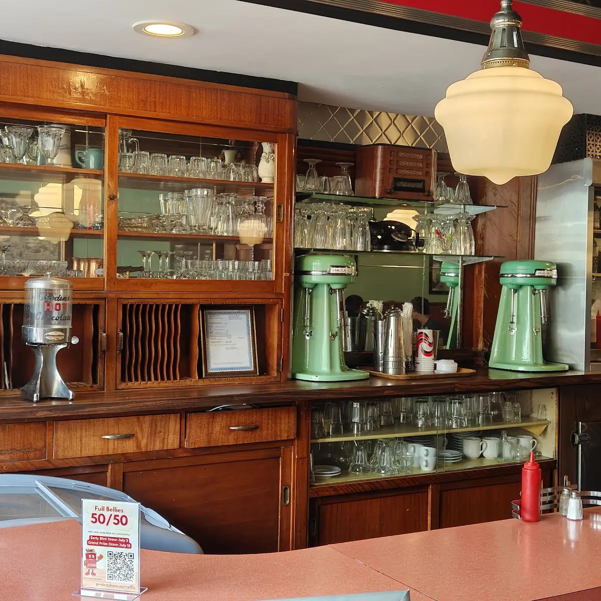 Vibe, Hi-Lite Restaurant