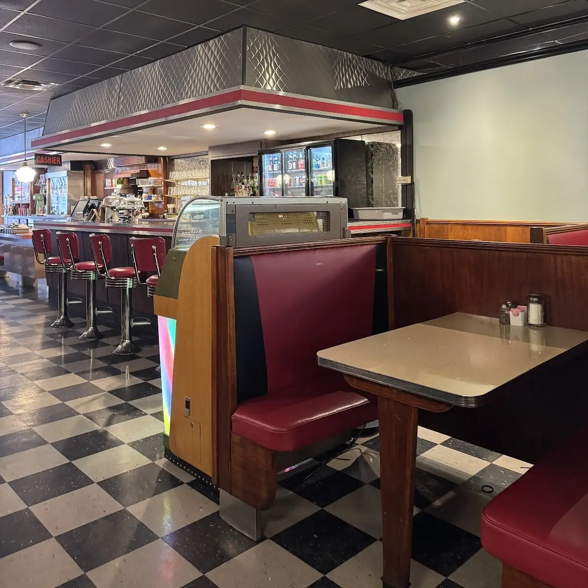 Vibe, Hi-Lite Restaurant