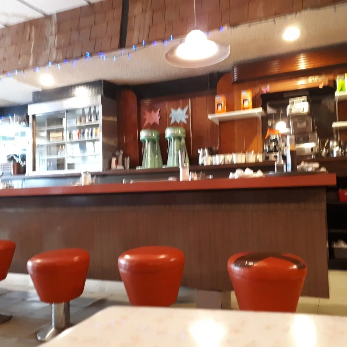Vibe, Hi-Lite Restaurant