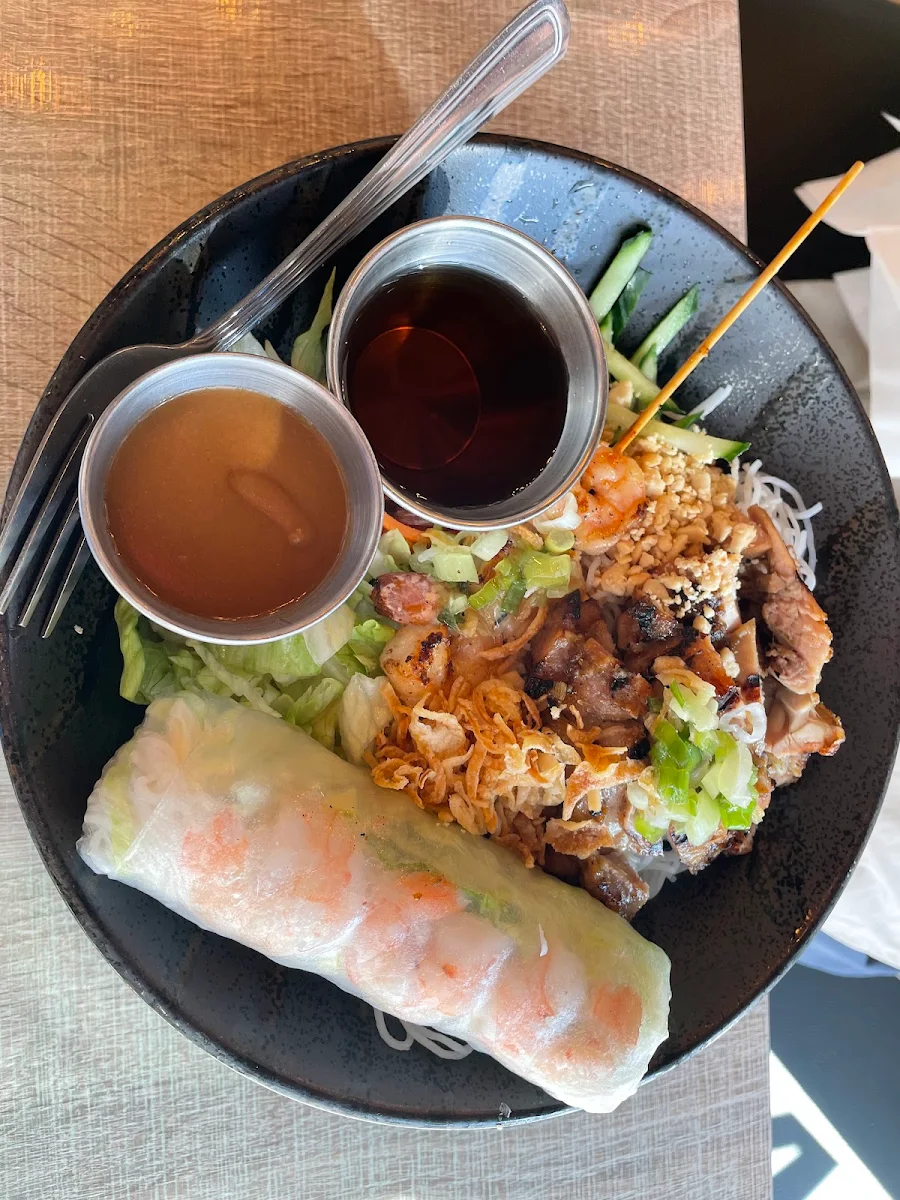 Food & drink, Basil Leaf Asian Fusion Restaurant - Highway 97 Noodle House