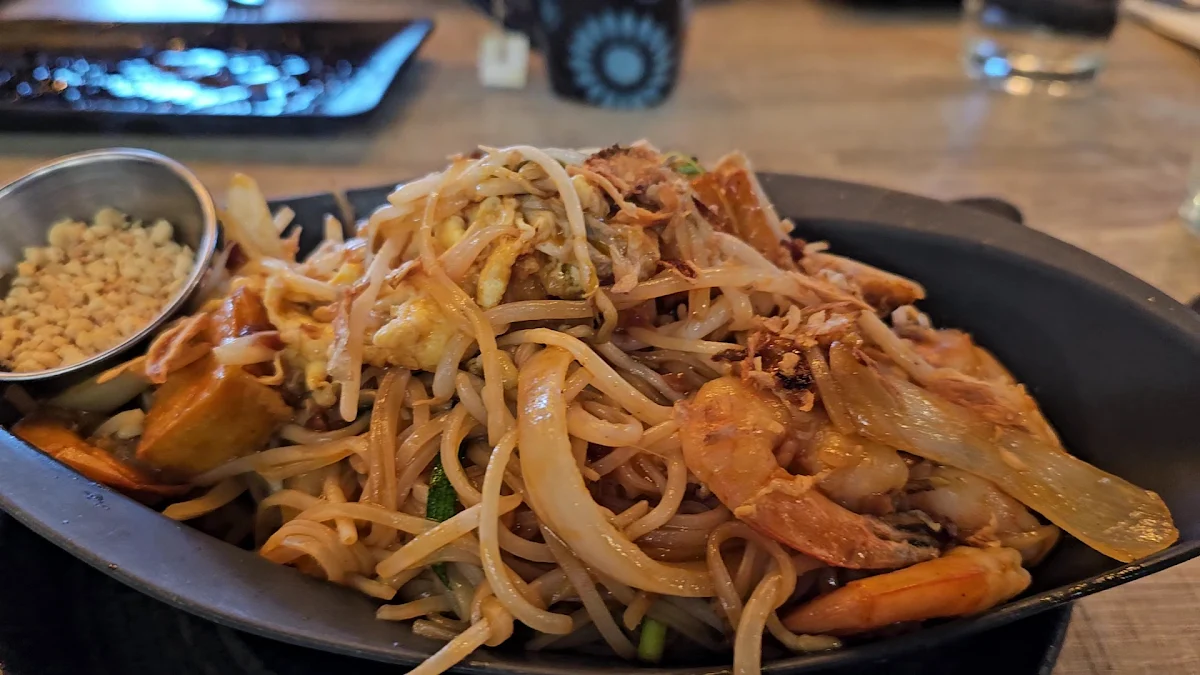 Food & drink, Basil Leaf Asian Fusion Restaurant - Highway 97 Noodle House