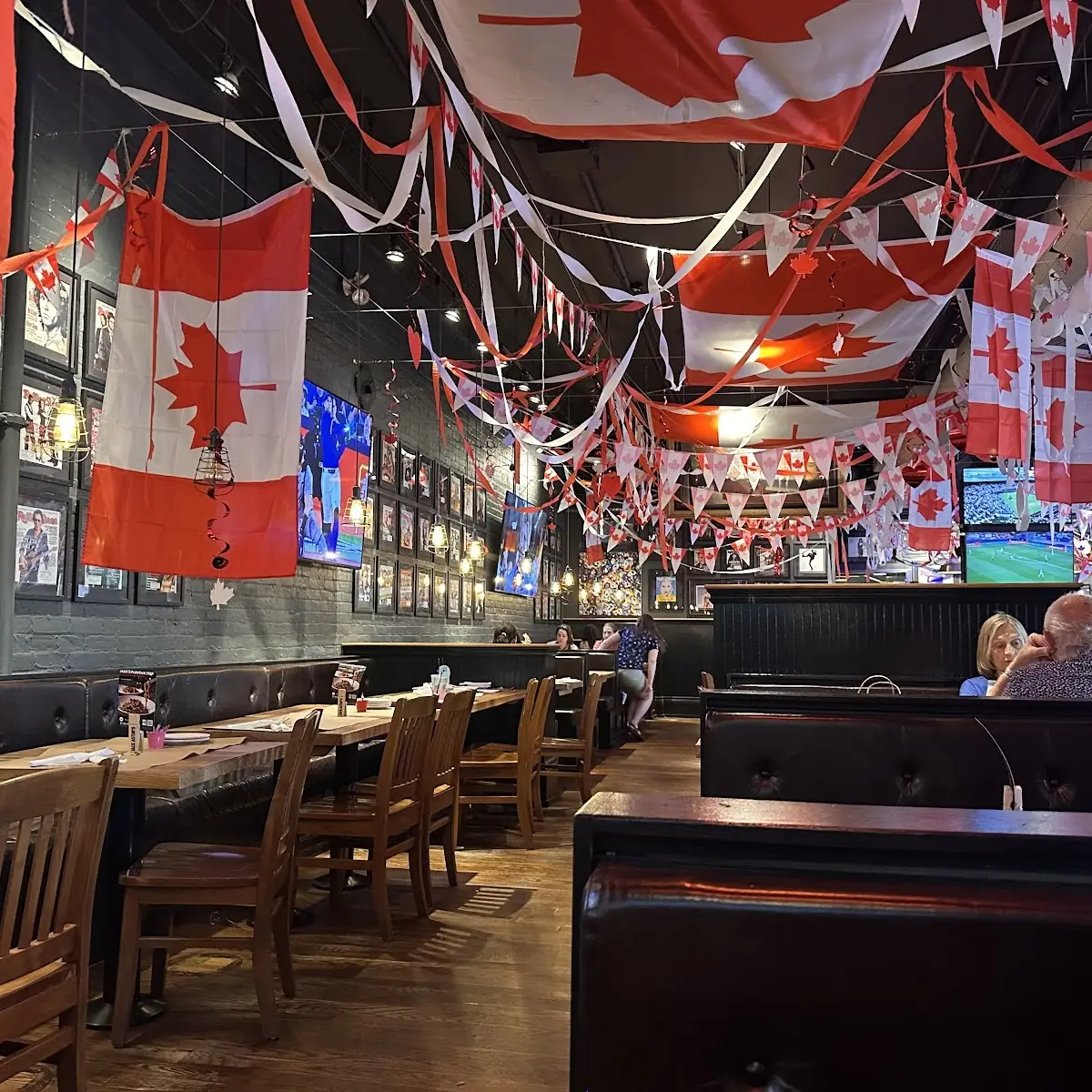 Vibe, Jack Astor's Bar & Grill Front Street