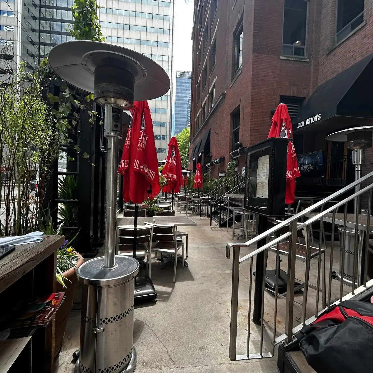 Vibe, Jack Astor's Bar & Grill Front Street