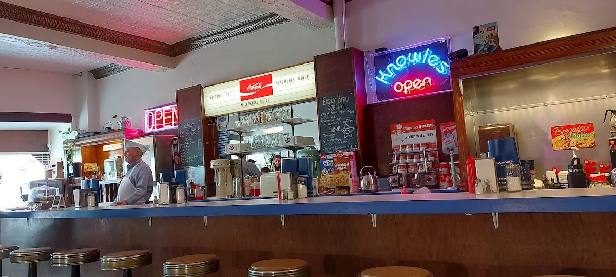 Vibe, Passmores Diner
