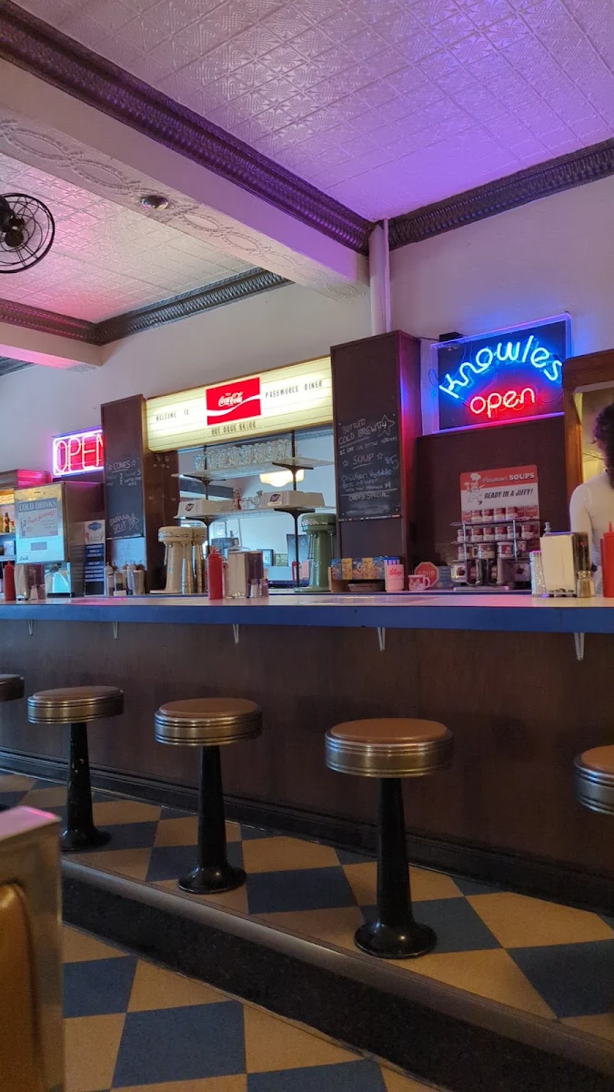 Vibe, Passmores Diner