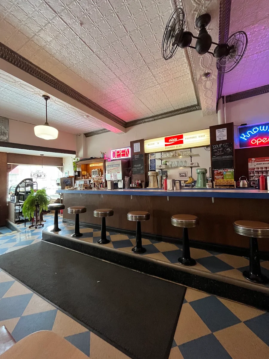 Vibe, Passmores Diner