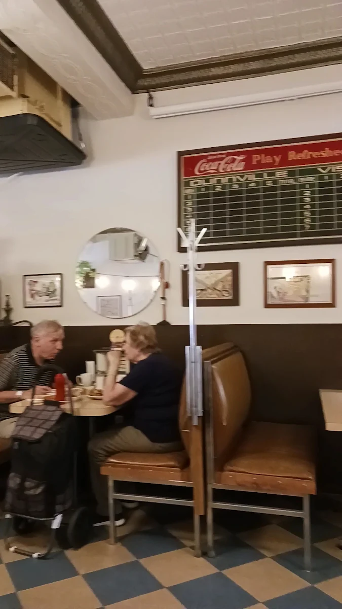 Vibe, Passmores Diner