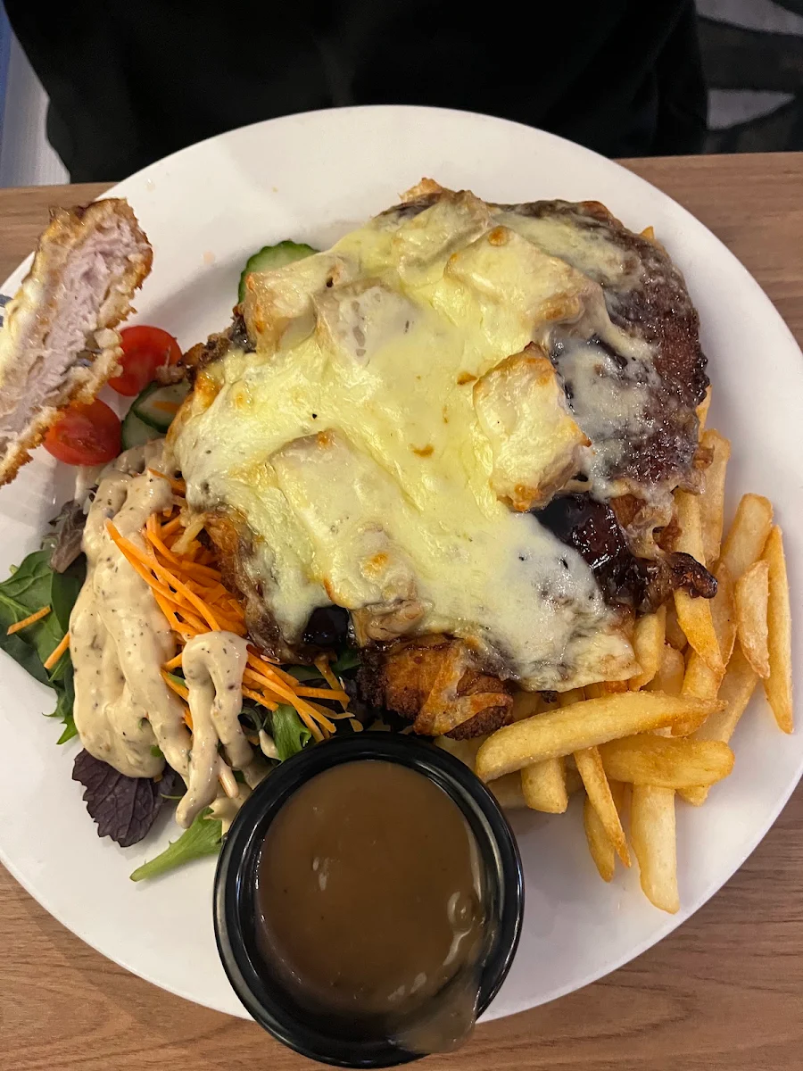 Food & drink, Maroochy Bridge Hotel