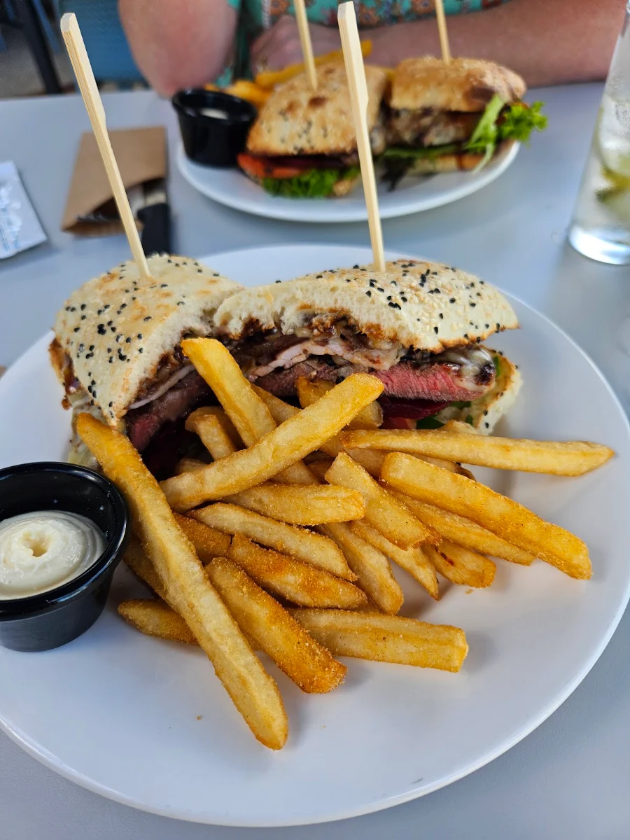 Food & drink, Maroochy Bridge Hotel