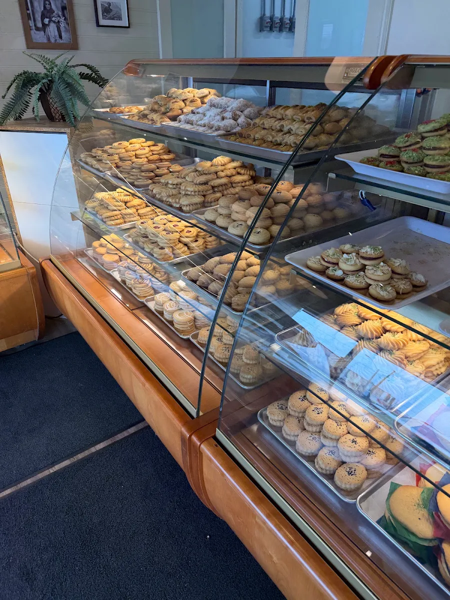 Vibe, Basir Azizi Bakery