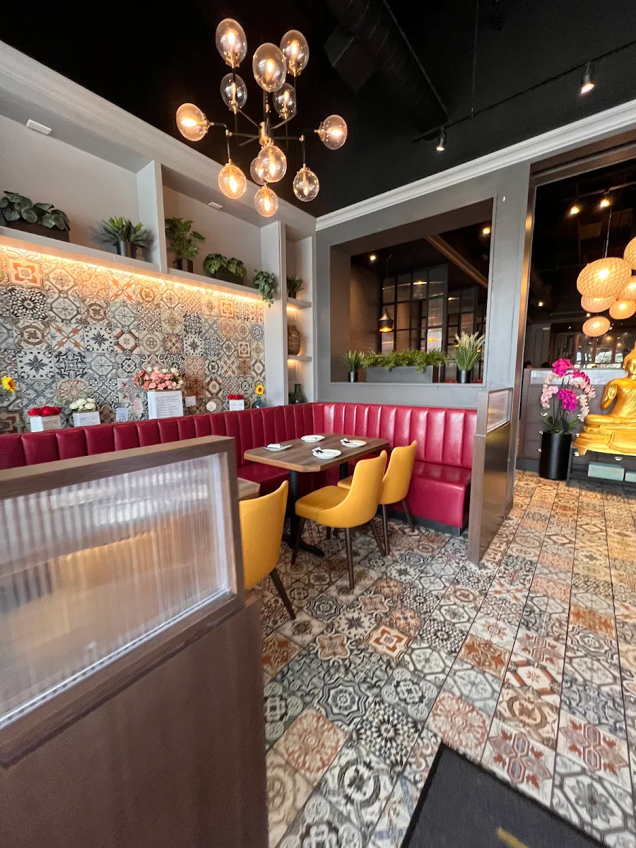 Vibe, Thairoomgrand York Mills