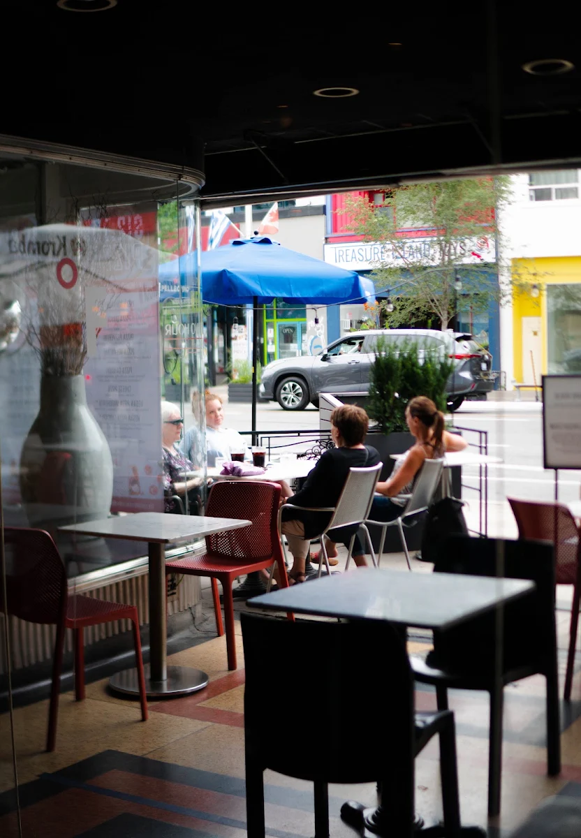 Vibe, IL FORNELLO on Danforth