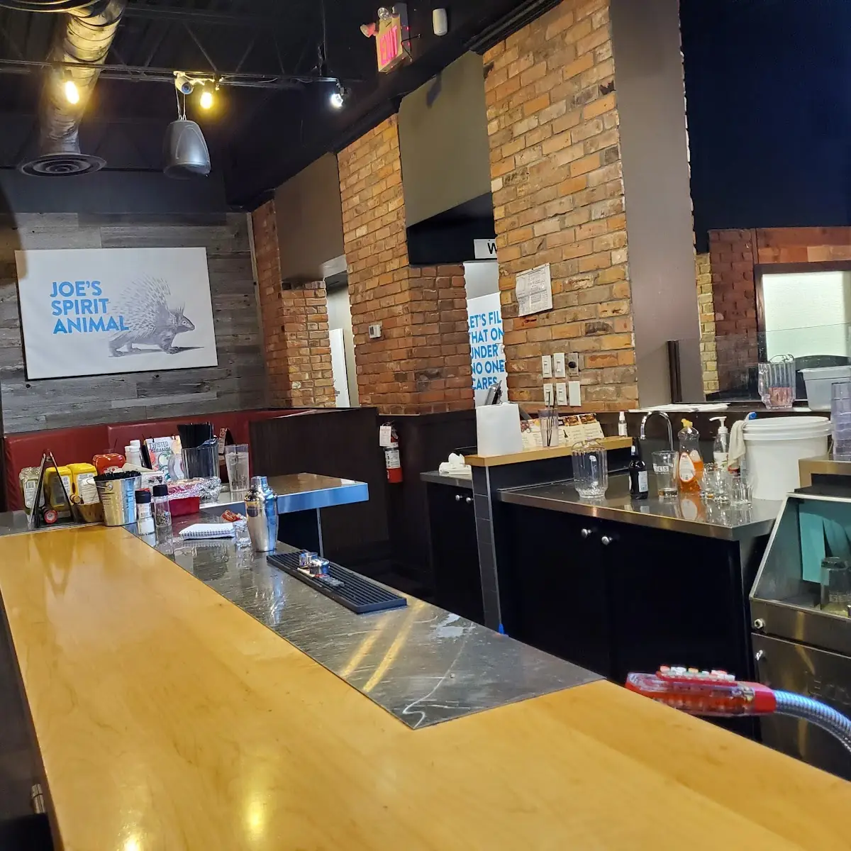 Vibe, Crabby Joe's Bar • Grill