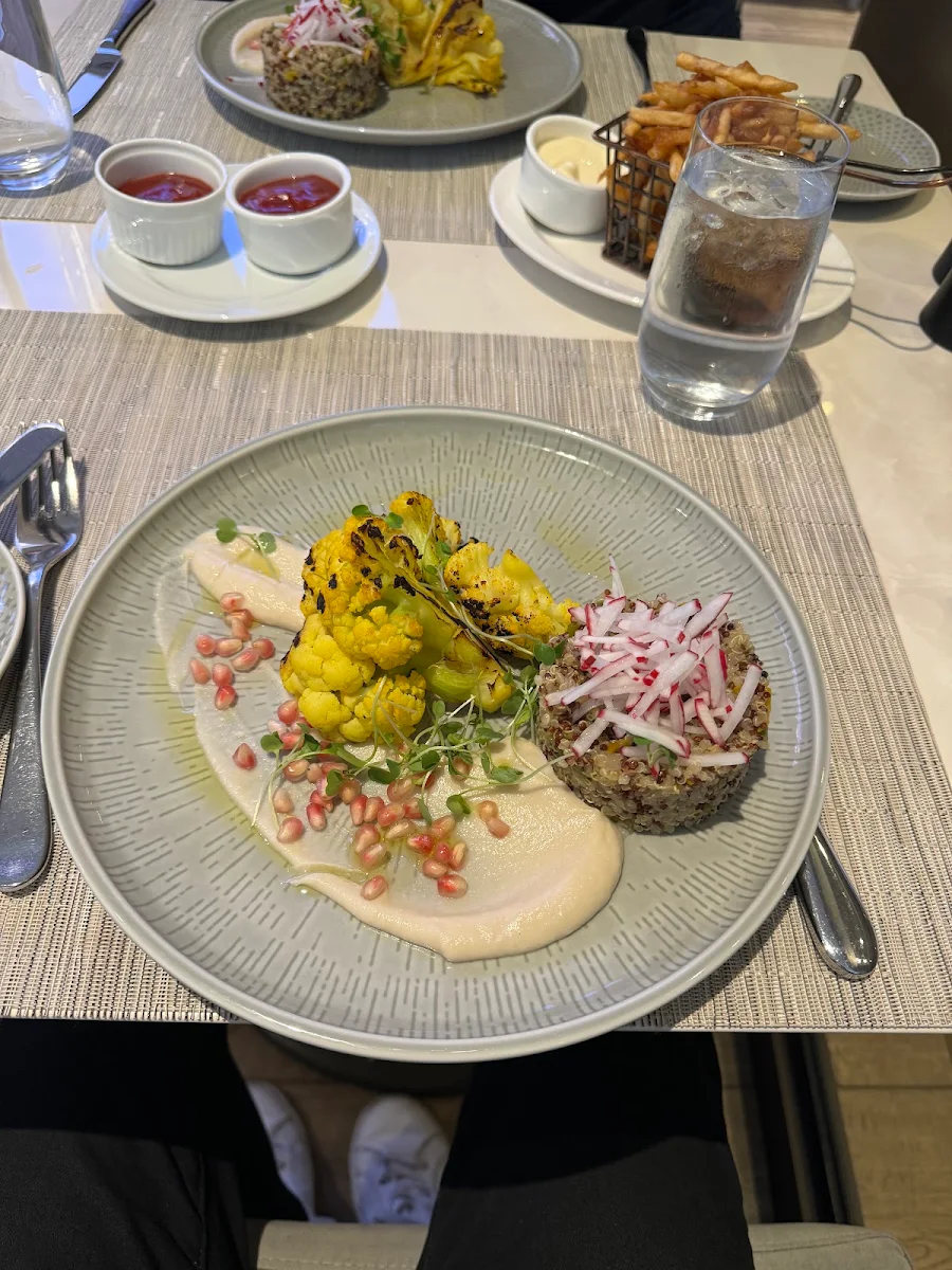 Food & drink, Signatures Restaurant