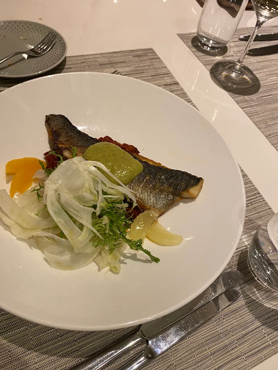 Food & drink, Signatures Restaurant