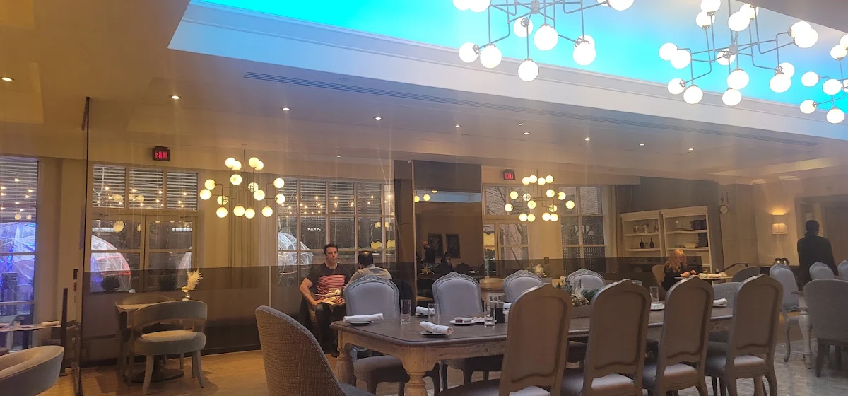 Vibe, Signatures Restaurant