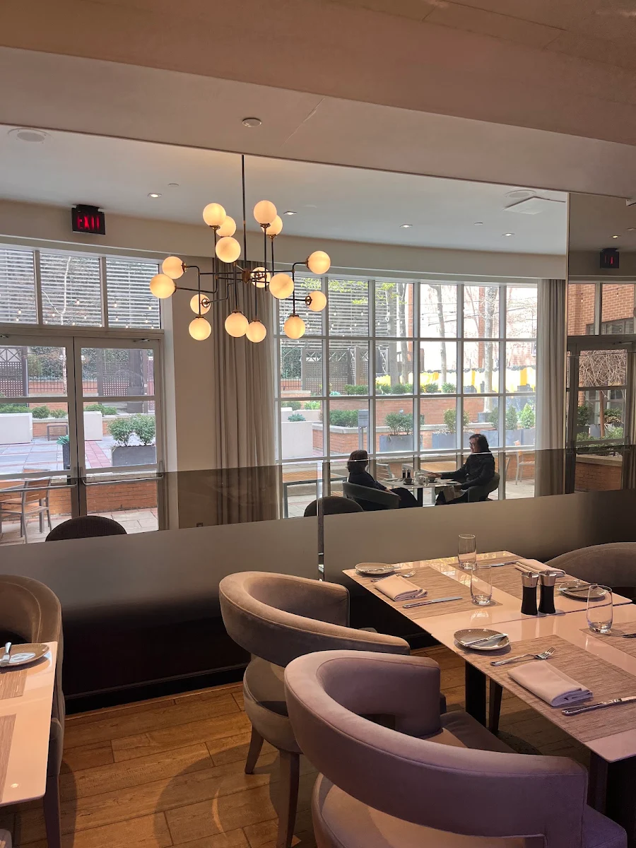 Vibe, Signatures Restaurant