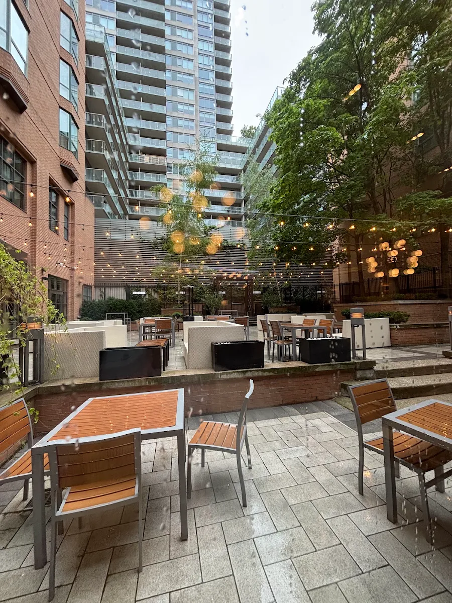 Vibe, Signatures Restaurant