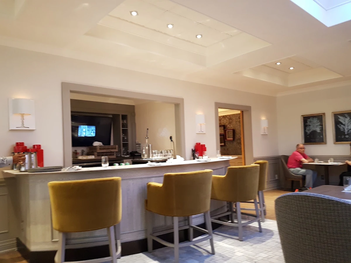 Vibe, Signatures Restaurant