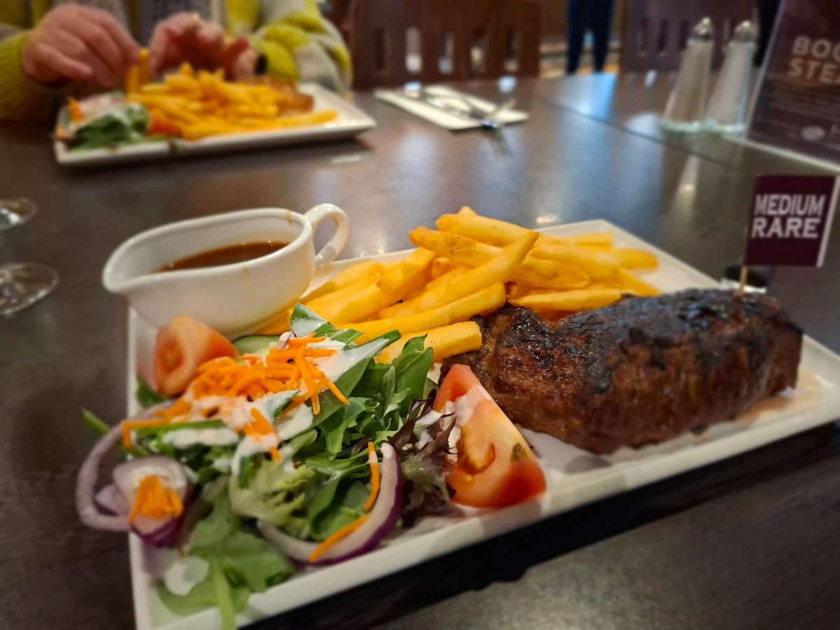 Food & drink, Beretta's Langwarrin Hotel