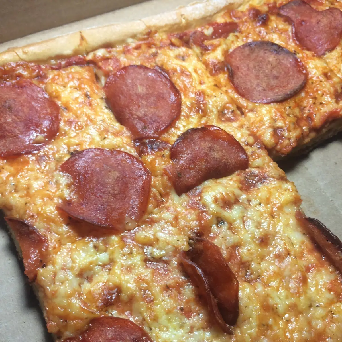 Food & drink, Gus's Pizza