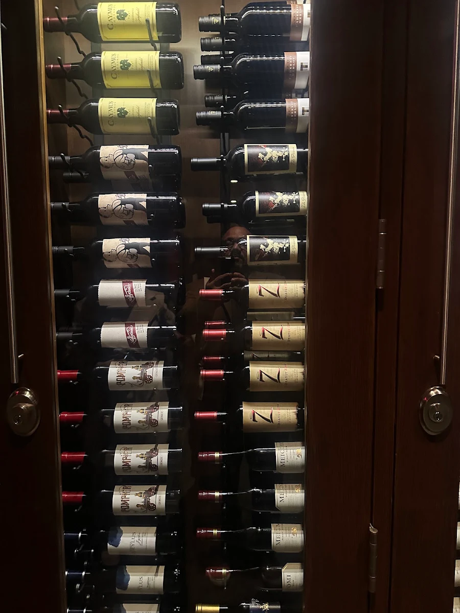 Vibe, The Keg Steakhouse + Bar - Windsor Devonshire