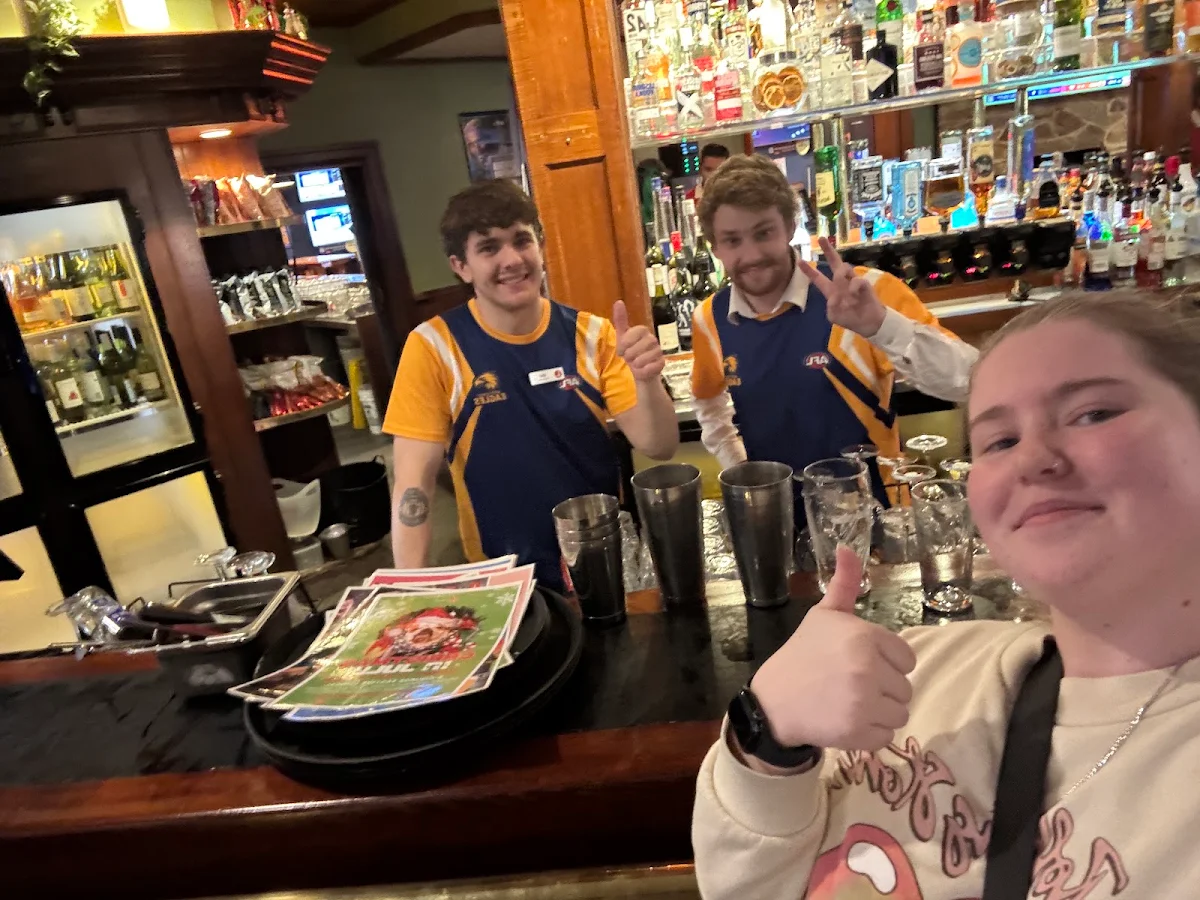 Vibe, Lakers Tavern