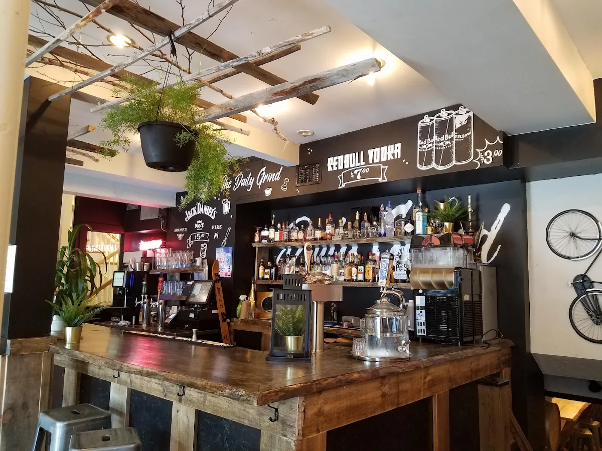 Vibe, The Daily Grind Cafe & Bar