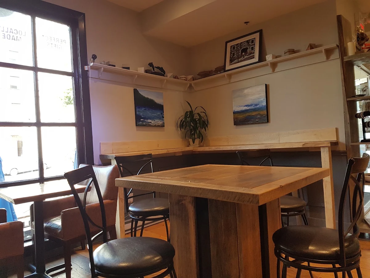 Vibe, The Daily Grind Cafe & Bar
