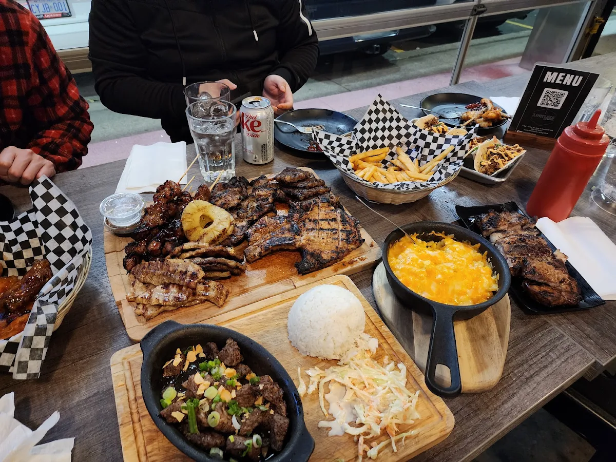 Food & drink, Limitless Bar & Grill