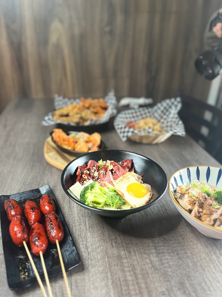 Food & drink, Limitless Bar & Grill