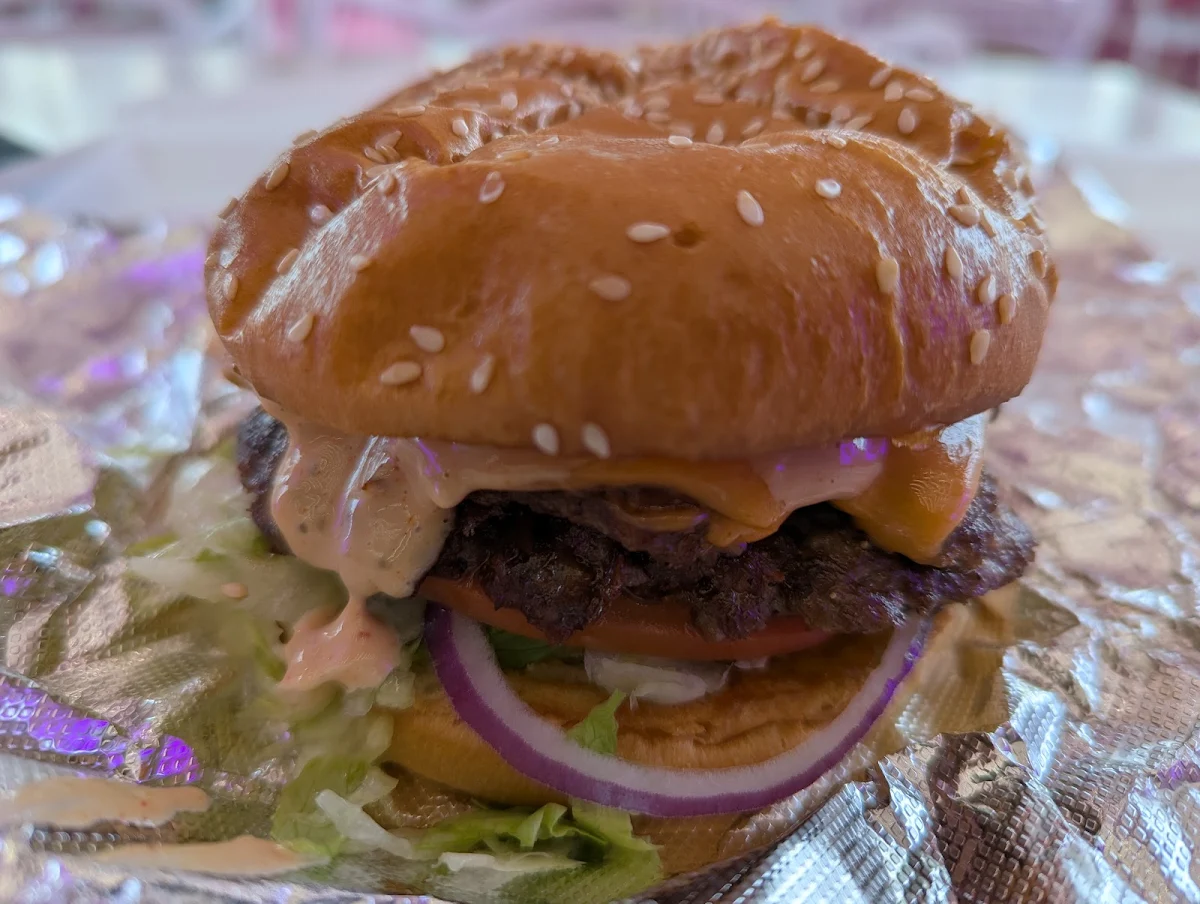 Food & drink, BUSSIN BURGER