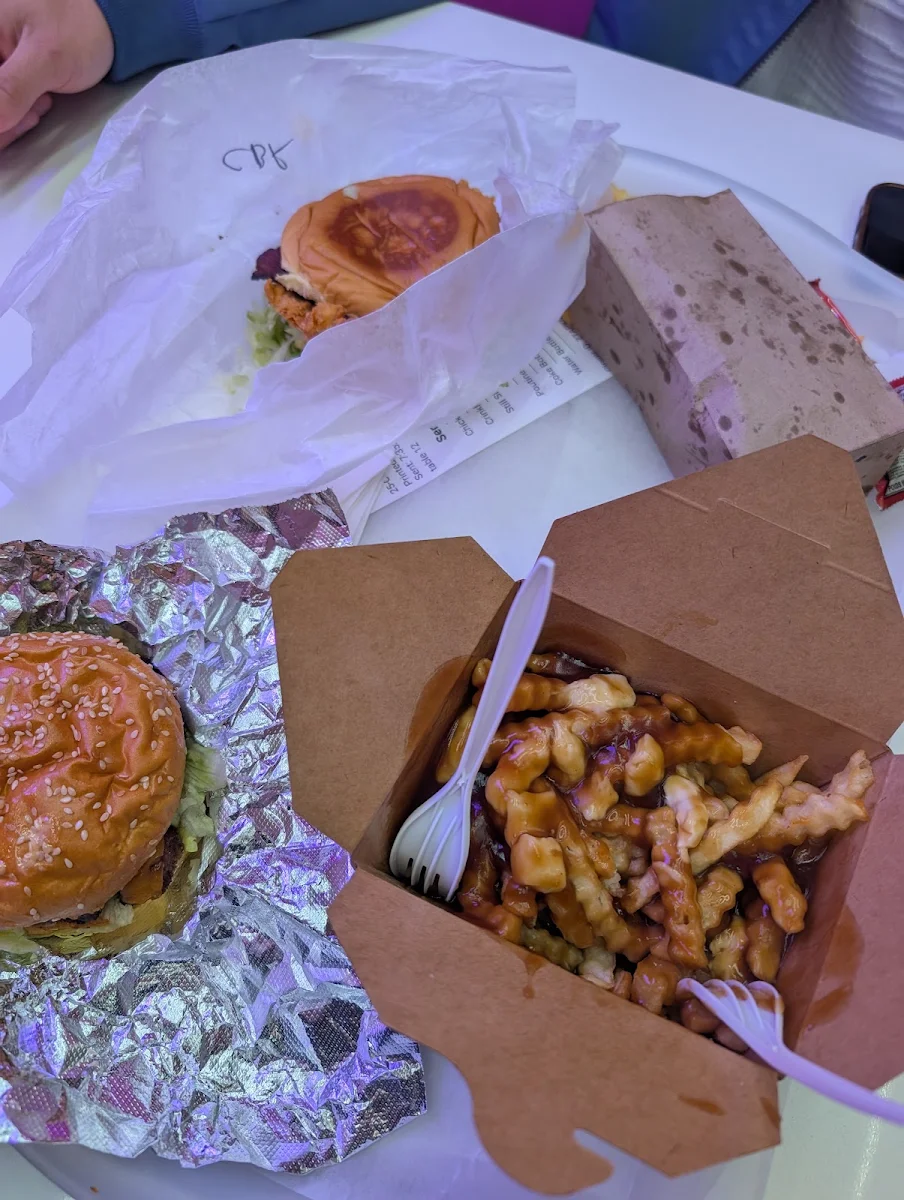 Food & drink, BUSSIN BURGER