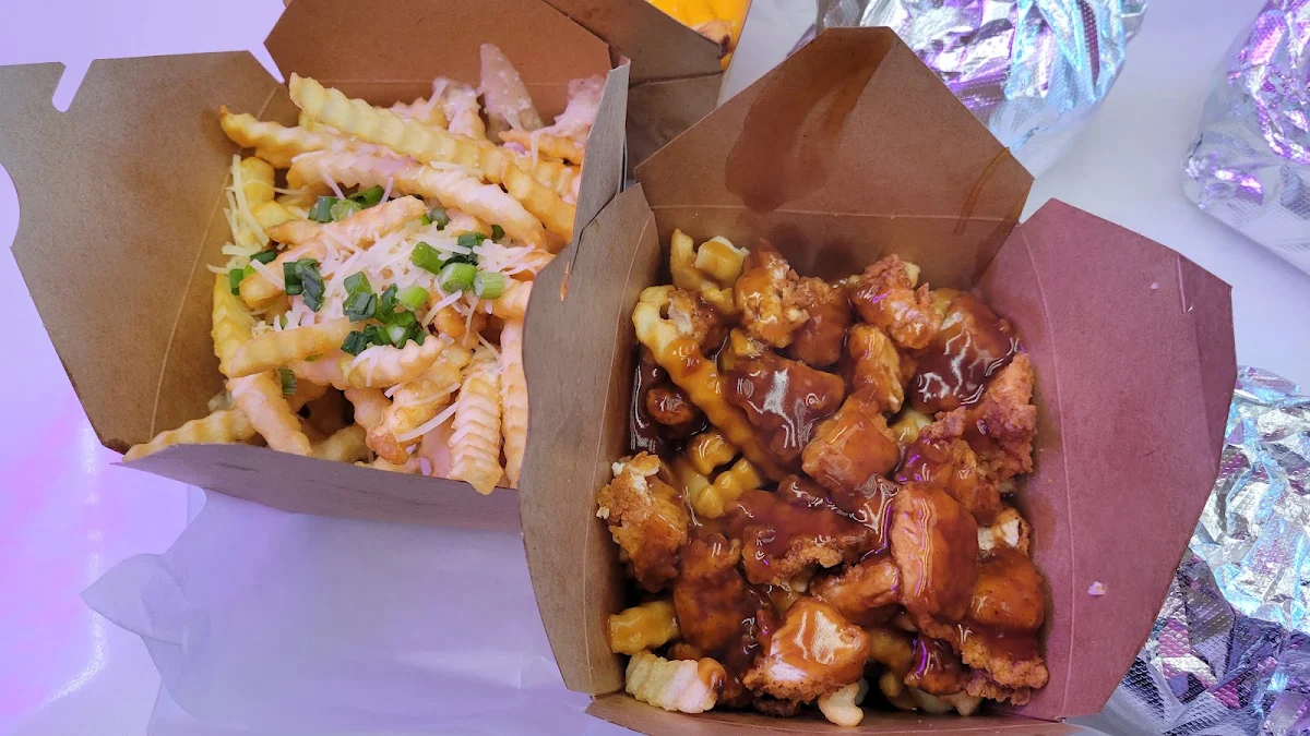 Food & drink, BUSSIN BURGER