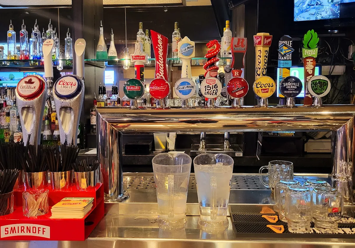 Food & drink, The Office Pub & Grill