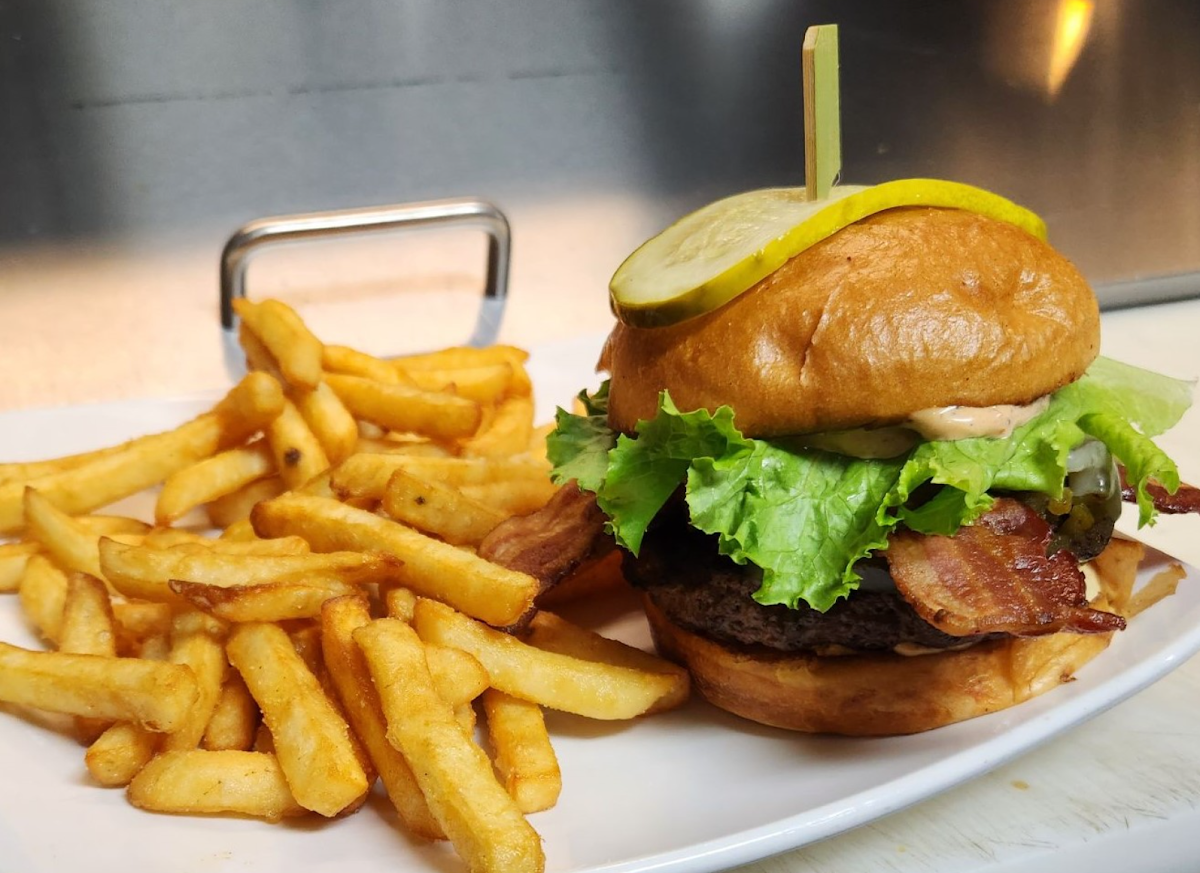 Food & drink, The Office Pub & Grill