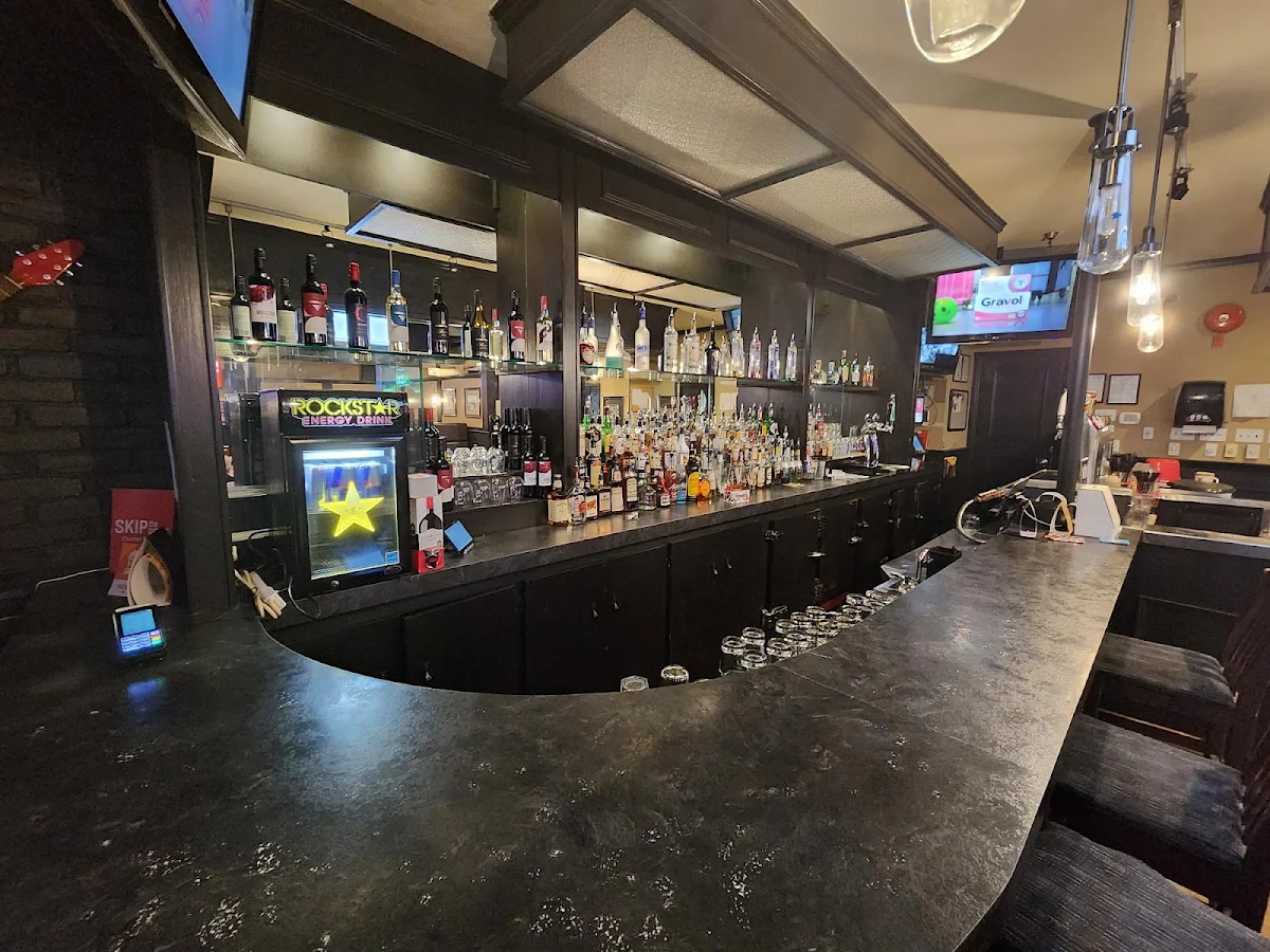 Vibe, The Office Pub & Grill