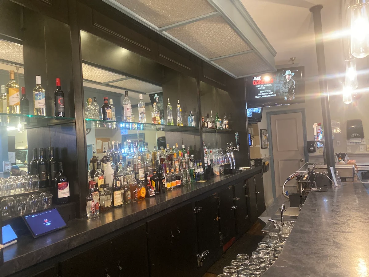 Vibe, The Office Pub & Grill