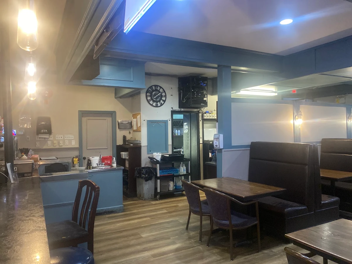 Vibe, The Office Pub & Grill