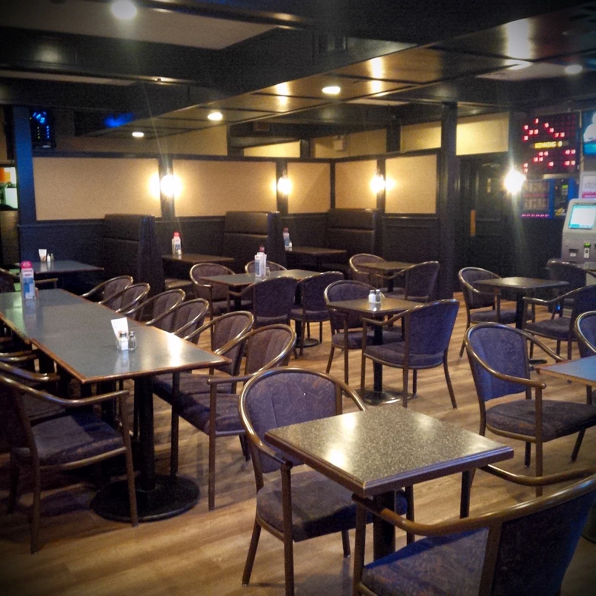Vibe, The Office Pub & Grill