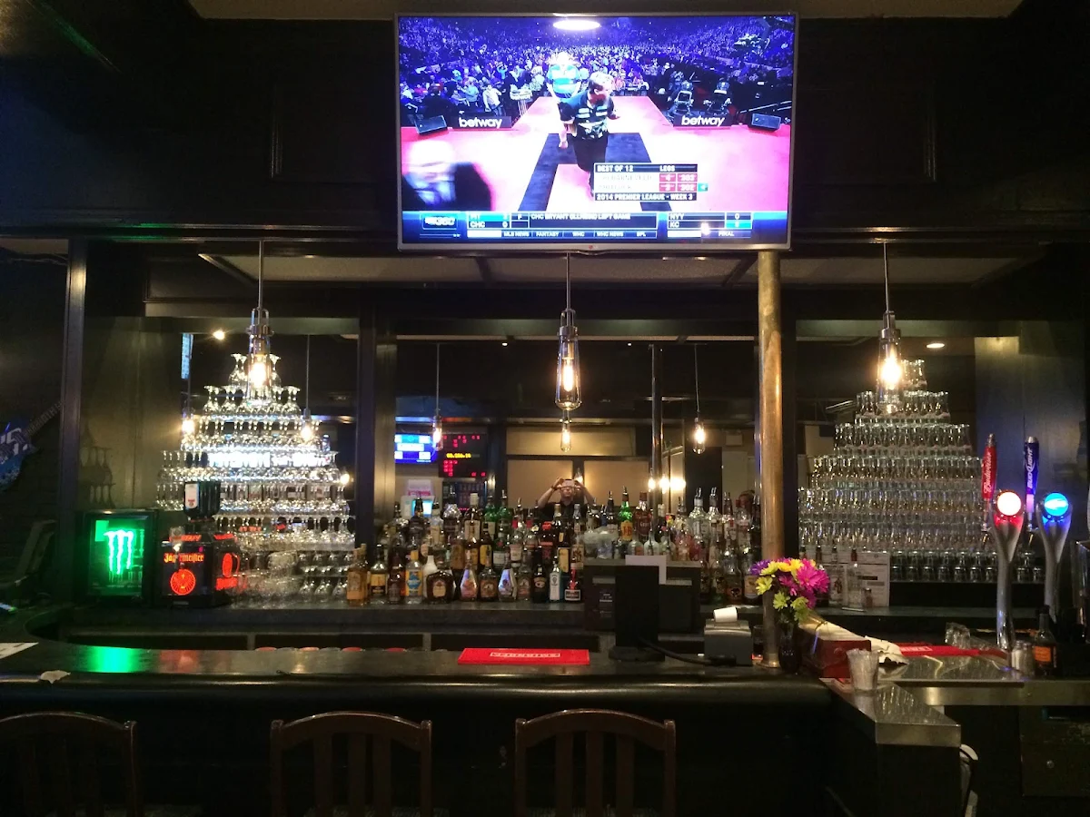 Vibe, The Office Pub & Grill