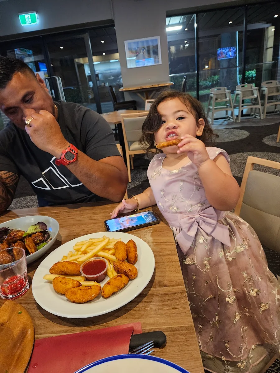 Food & drink, Doonside Hotel