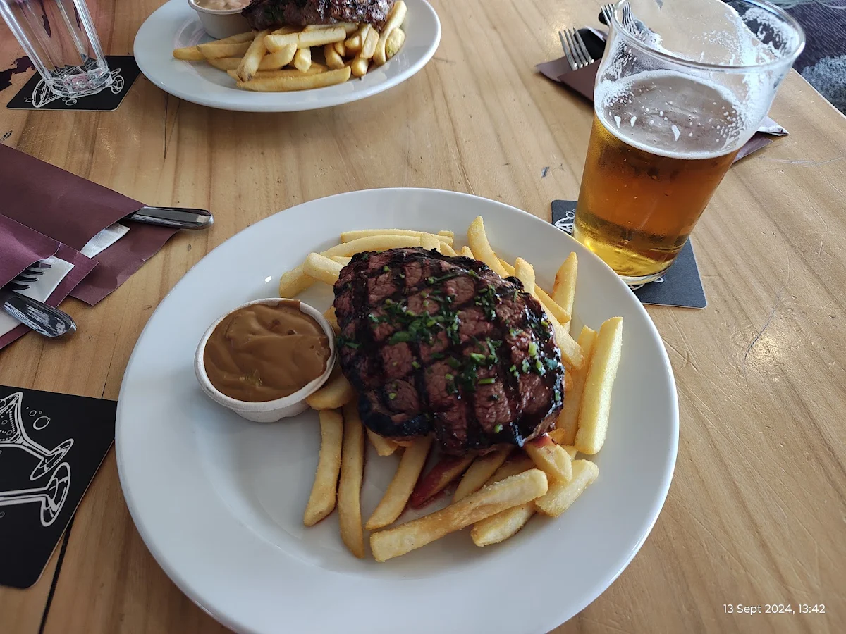 Food & drink, Doonside Hotel