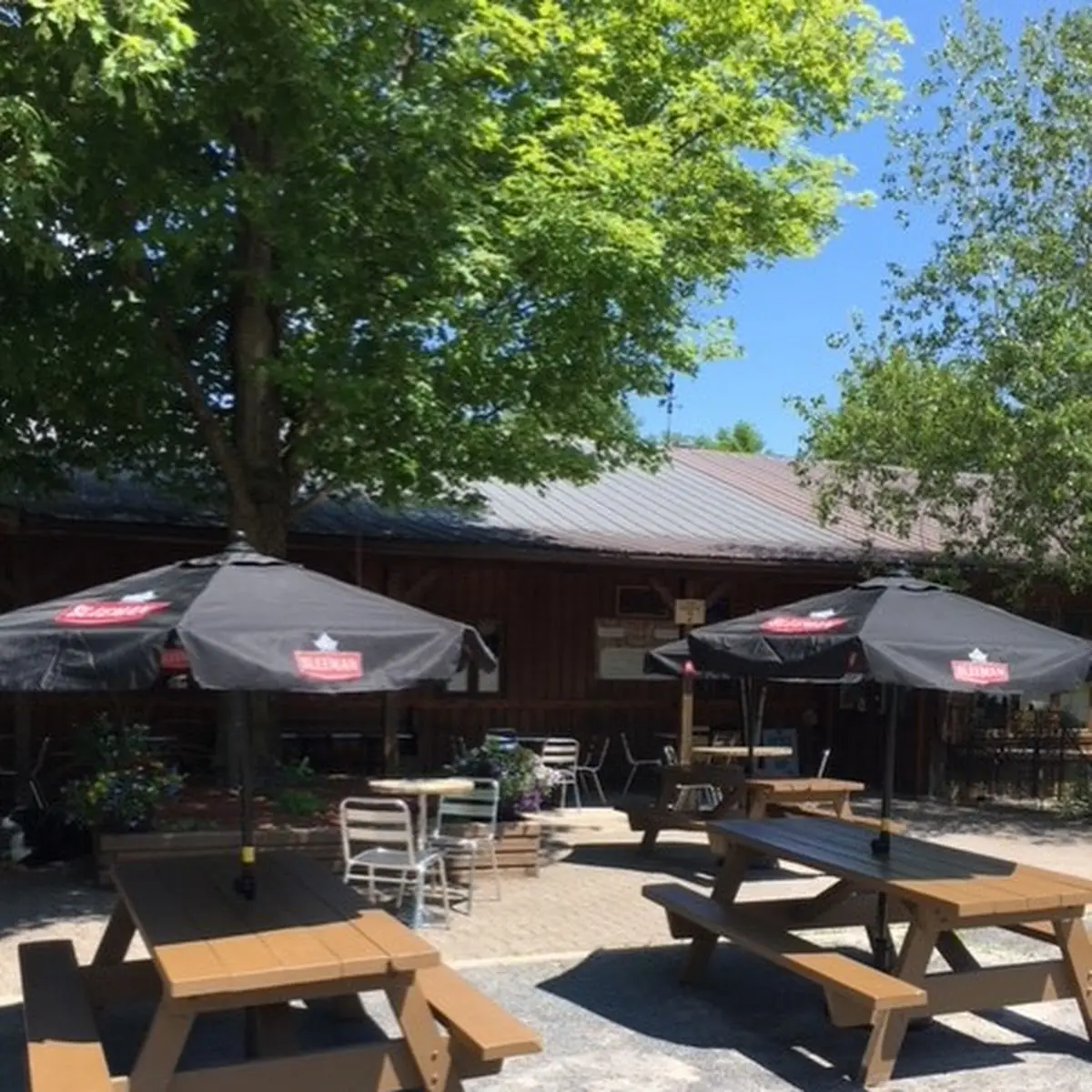 Vibe, Érabliere L'Hermine Boutique & Bistro d'la Cabane