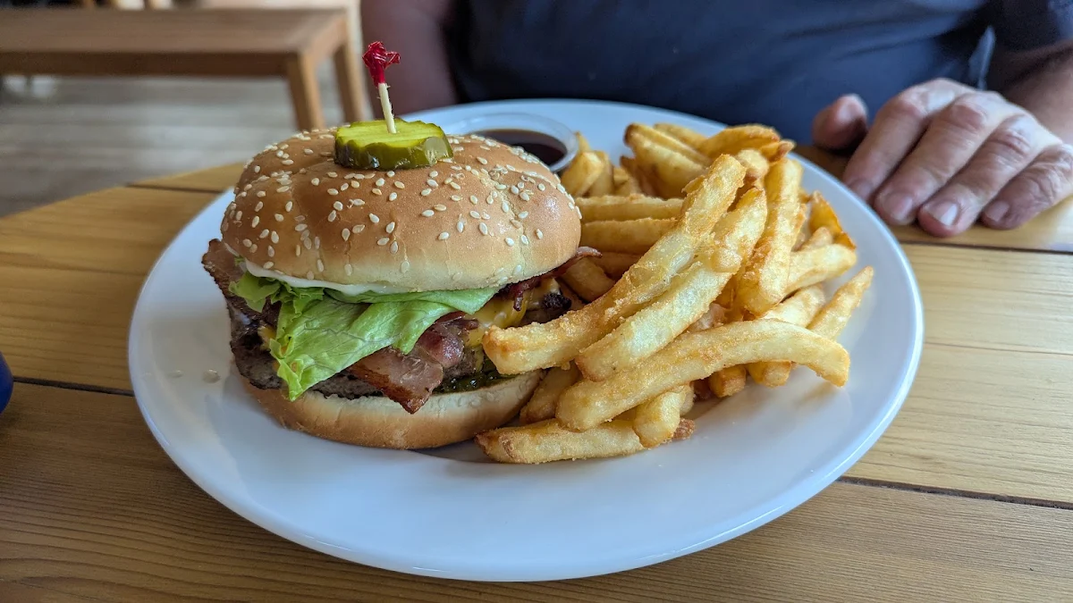 Food & drink, Cyn City Saloon